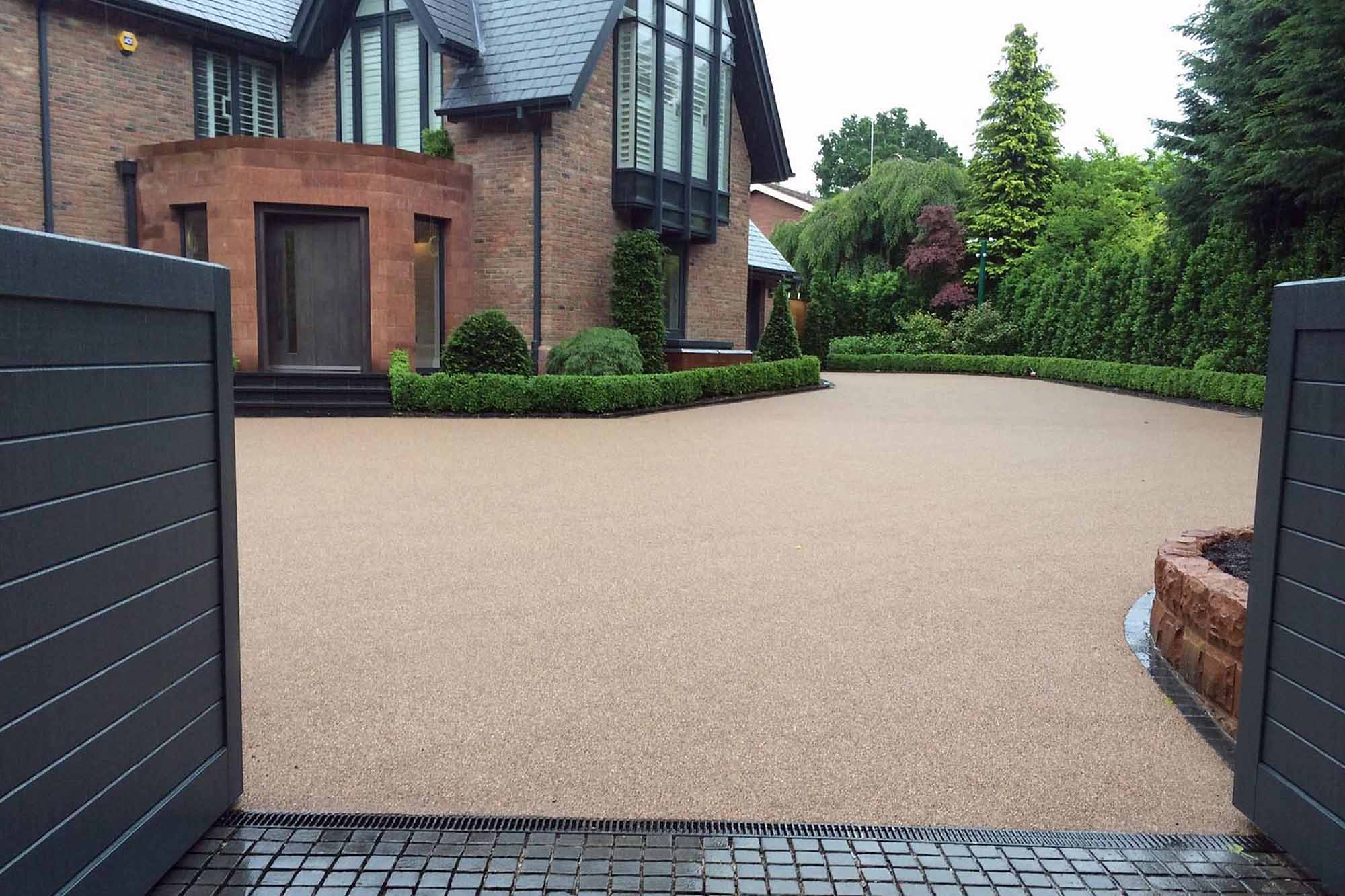 Unveiling the Advantages of Resin Driveways: Leicester Homeowners’ Top Pick